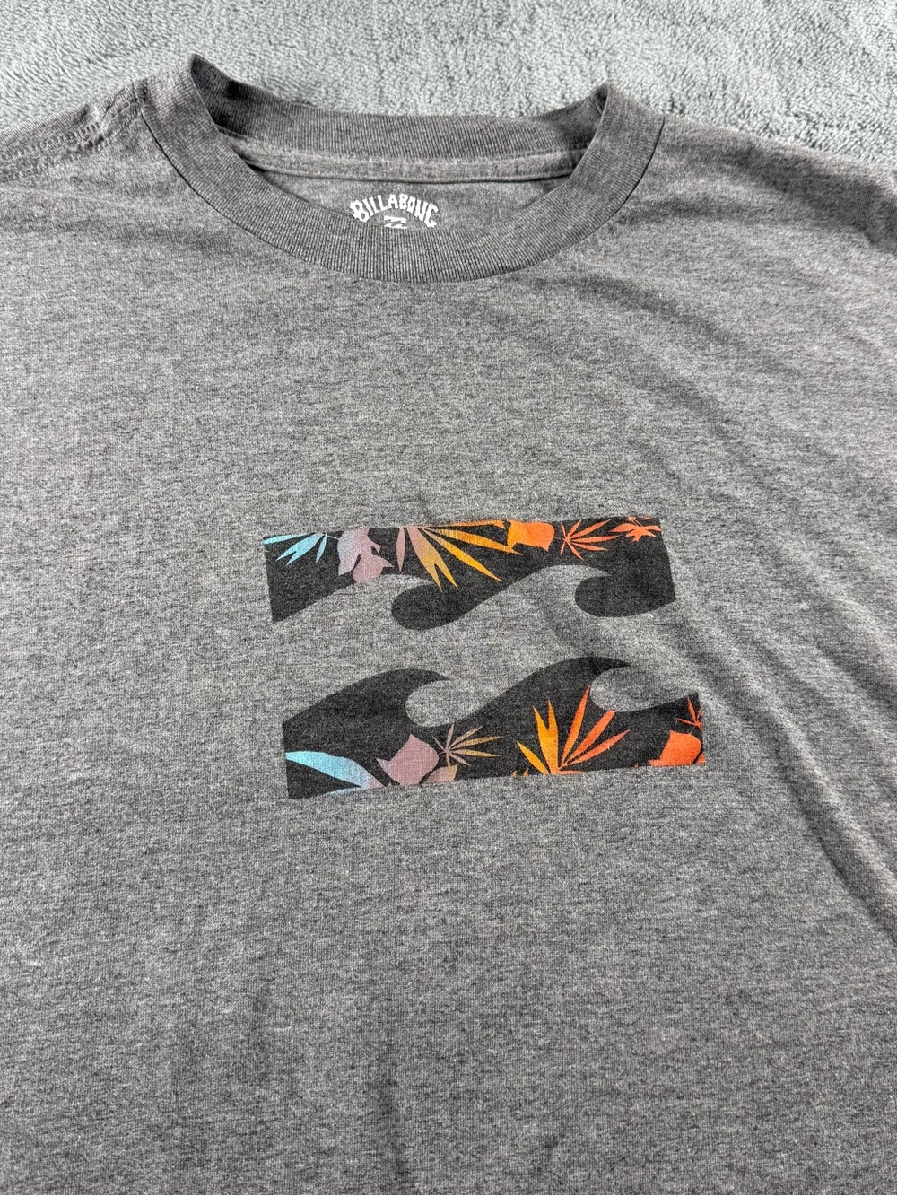Billabong Premium Wave Floral Logo Surf Vacation Graphic T-Shirt Grey Men’s M